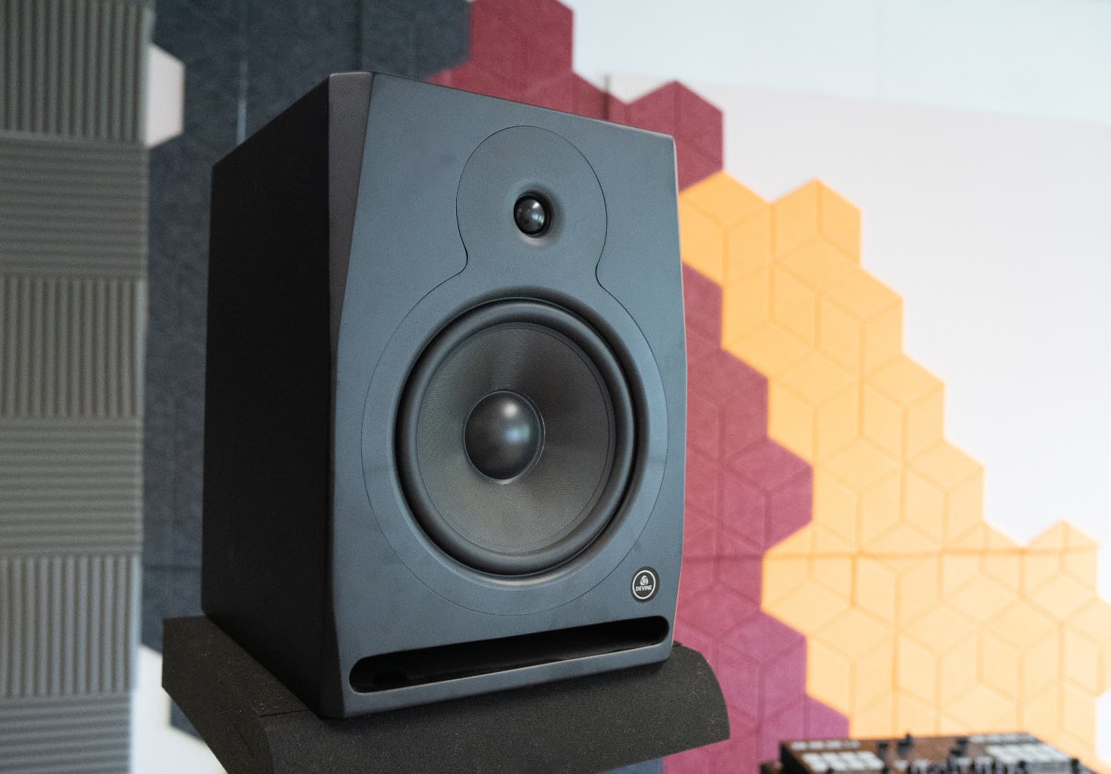 Monitor voor de gekleurde akoestische panelen